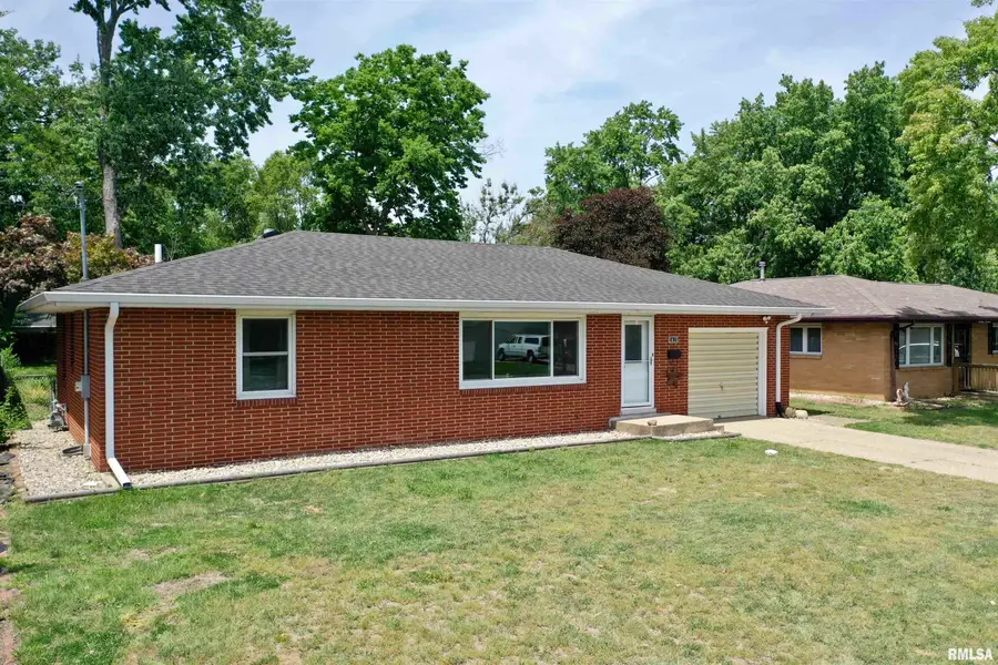1415 W Shore Drive, Pekin, IL 61554 - #2