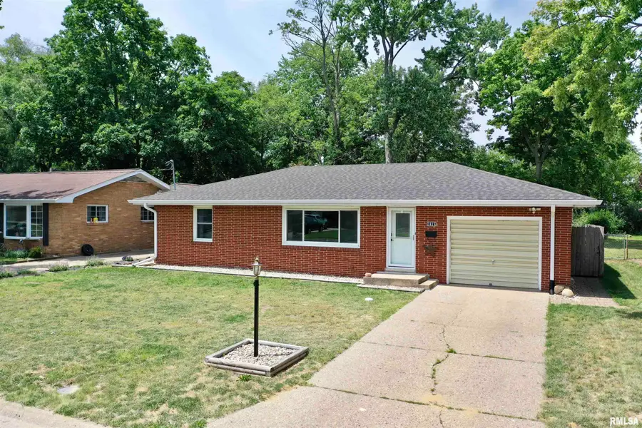 1415 W Shore Drive, Pekin, IL 61554 - #3