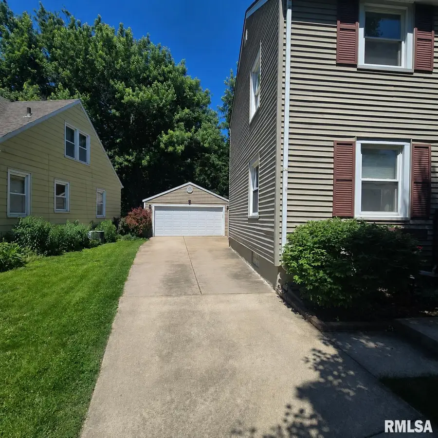 1615 W Gilbert Avenue, Peoria, IL 61604 - #3