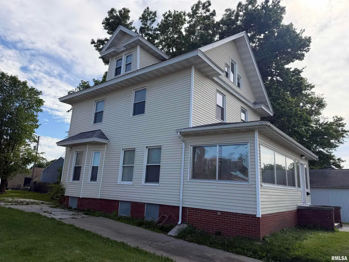 215 Washington Street, Macomb, IL 61455 - #1