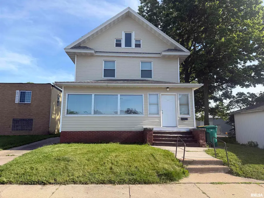 215 Washington Street, Macomb, IL 61455 - #2