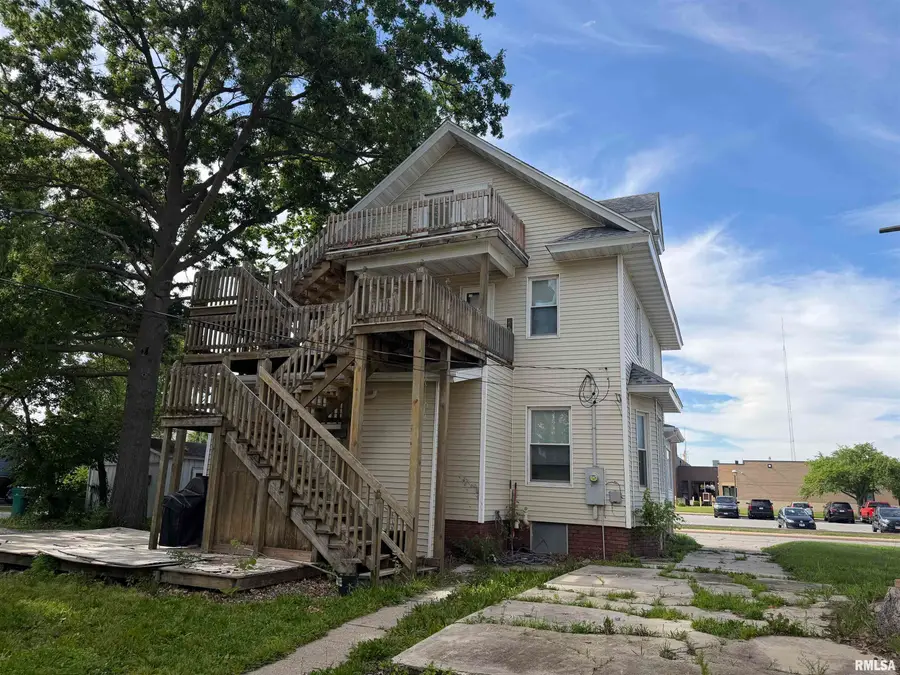215 Washington Street, Macomb, IL 61455 - #3