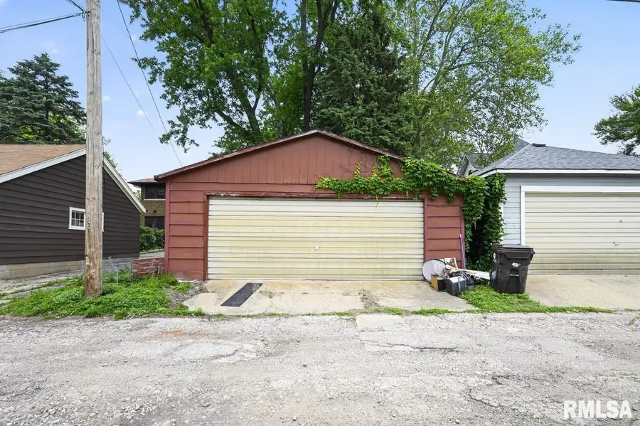 1408 W Parkside Drive, Peoria, IL 61606 - #3