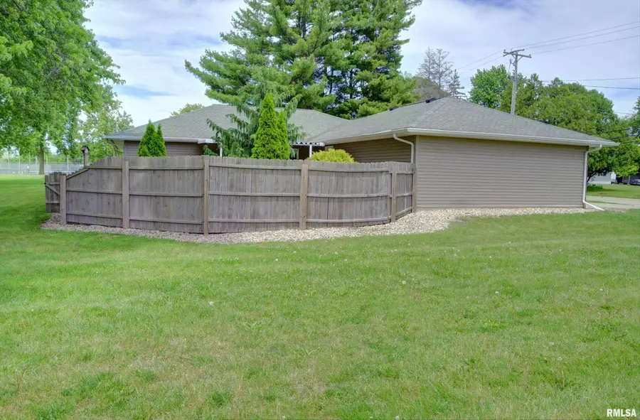 1220 Maple Avenue, Macomb, IL 61455 - #3