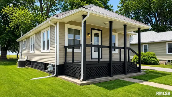955 W Carter Street, Fairview, IL 61432