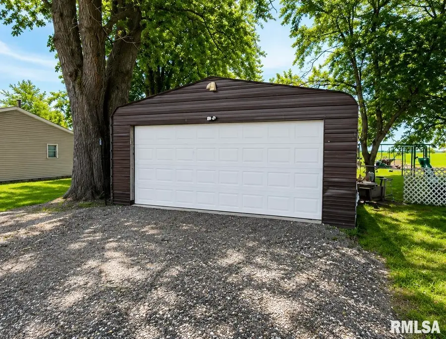 955 W Carter Street, Fairview, IL 61432 - #3