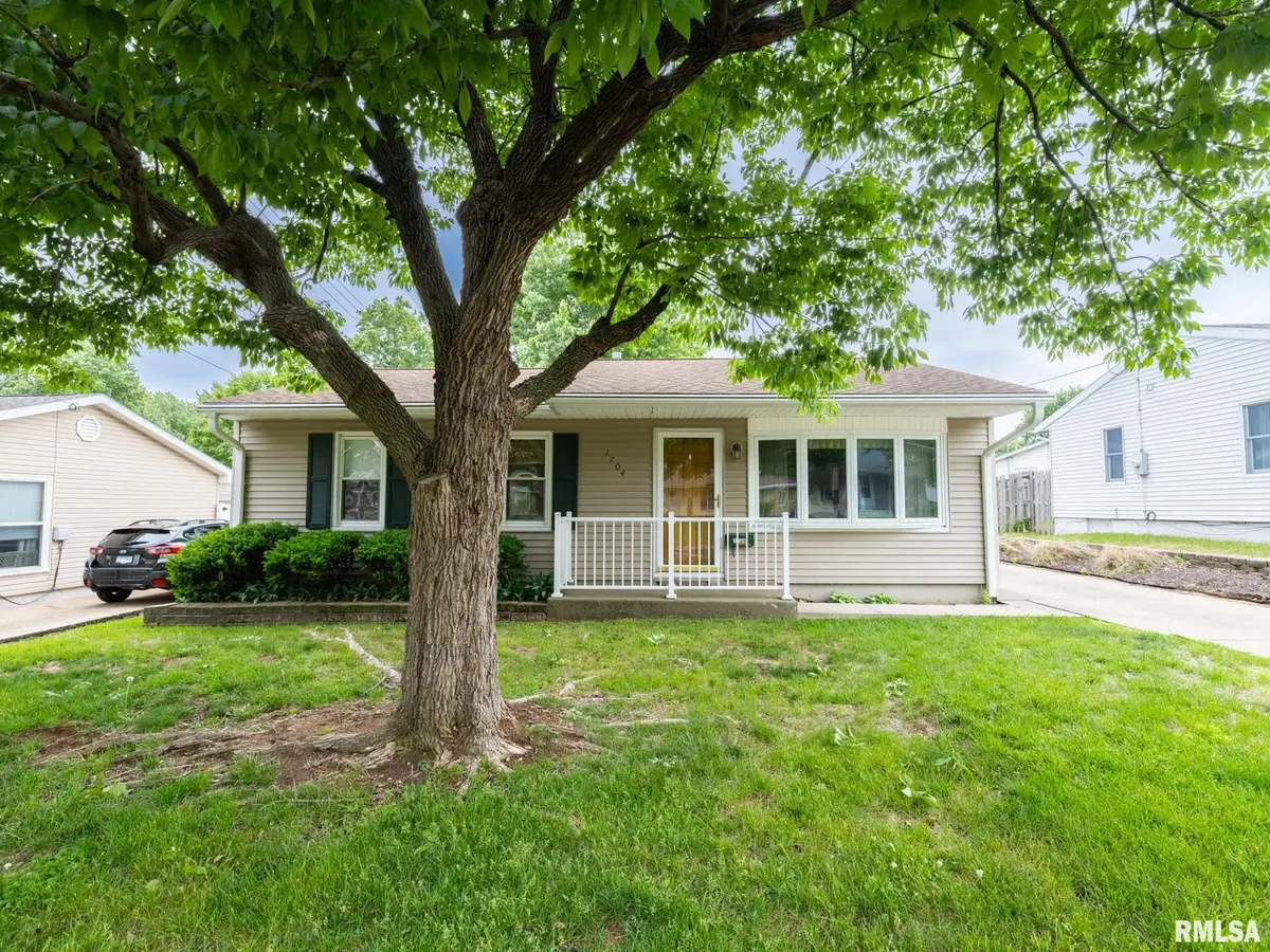 1704 Englewood Terrace, Pekin, IL 61554 - #1