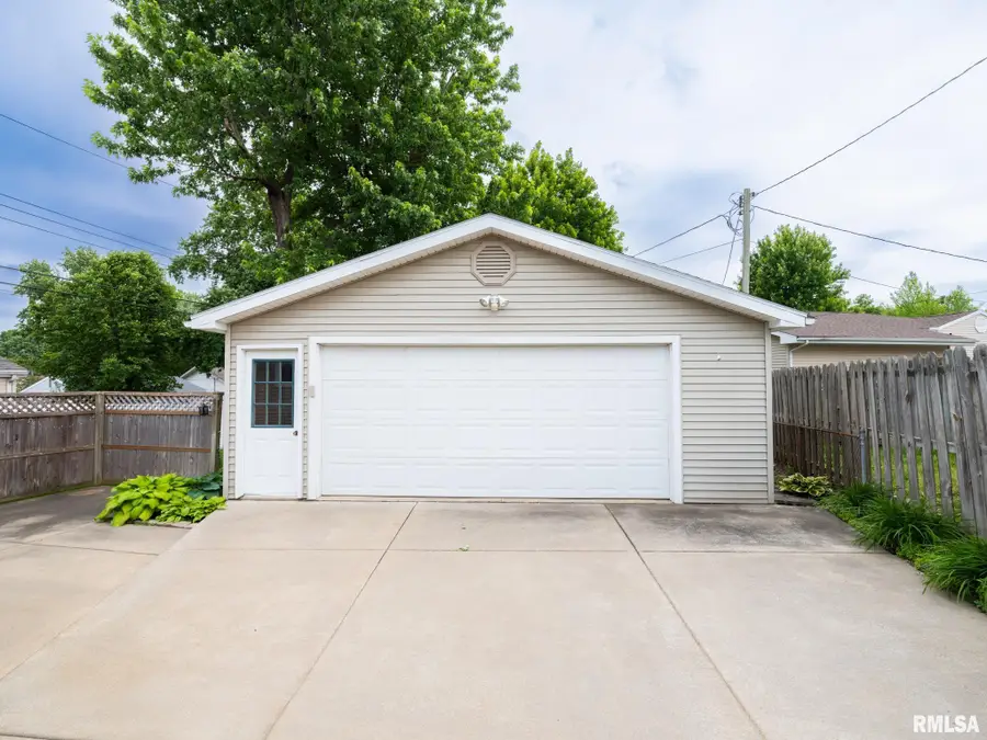 1704 Englewood Terrace, Pekin, IL 61554 - #3