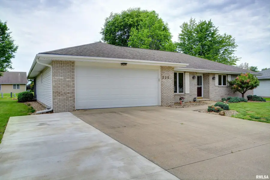 225 Pinecrest Drive, Macomb, IL 61455 - #2