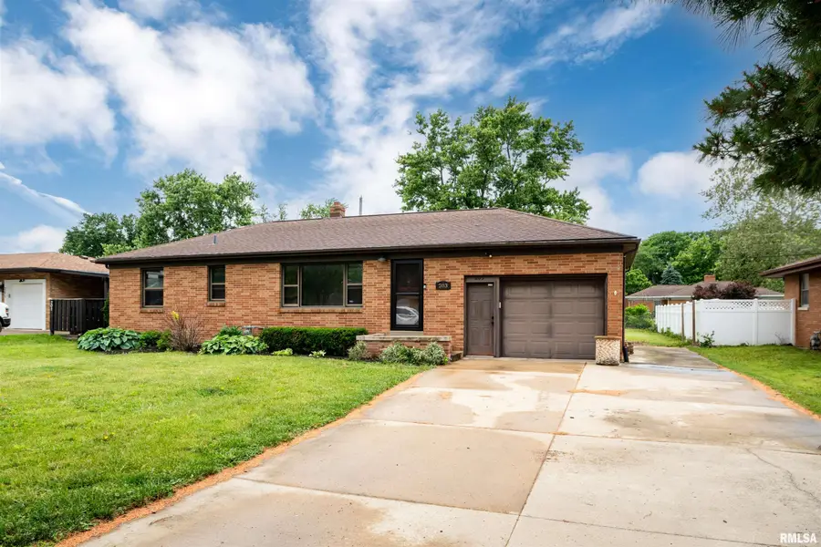 203 N Hawthorne Avenue, East Peoria, IL 61611 - #2
