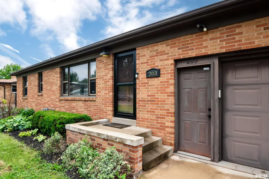 203 N Hawthorne Avenue, East Peoria, IL 61611 - #3