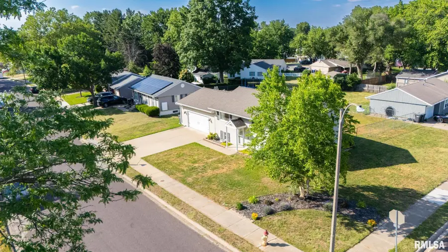 1800 Columbus Drive, Pekin, IL 61554 - #2