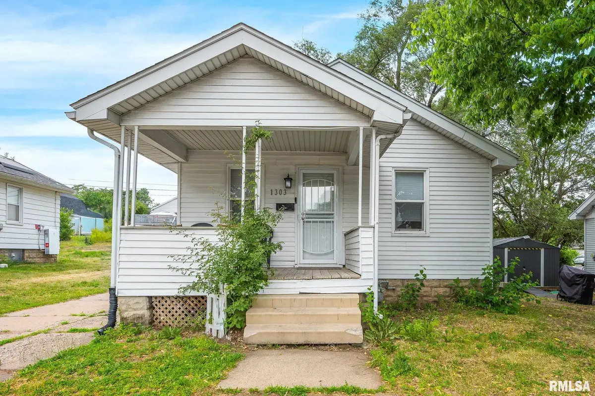 1303 S 7th Street, Pekin, IL 61554 - #1