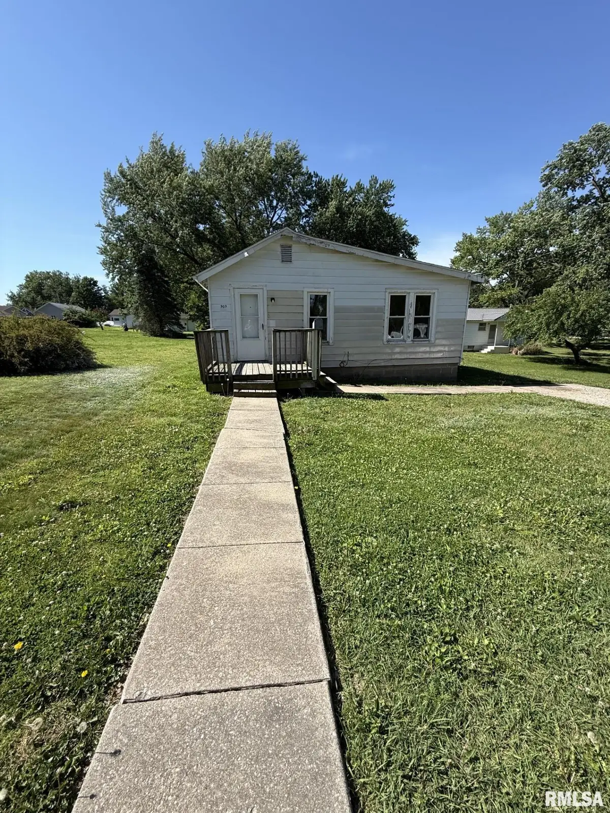 909 E Elm Street, Macomb, IL 61455 - #1