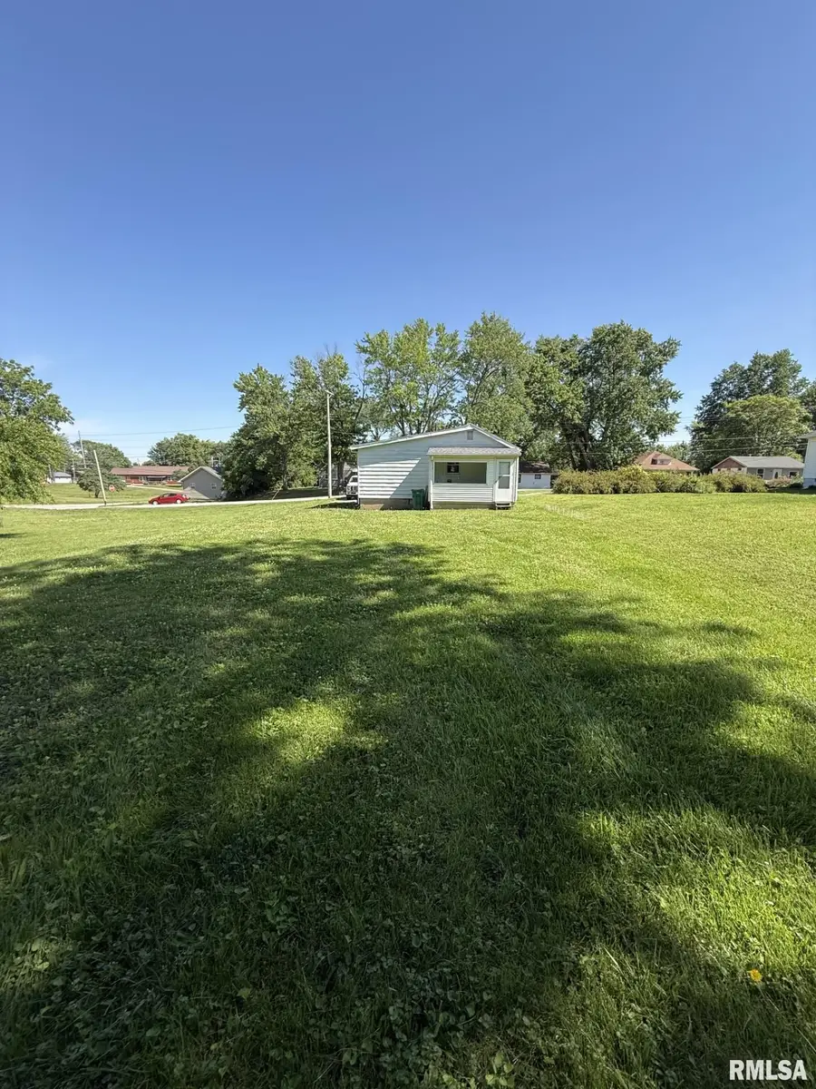 909 E Elm Street, Macomb, IL 61455 - #2