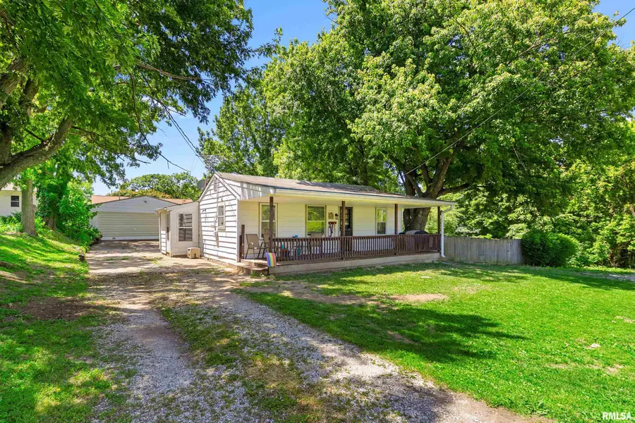 328 E High Street, Creve Coeur, IL 61610 - #2