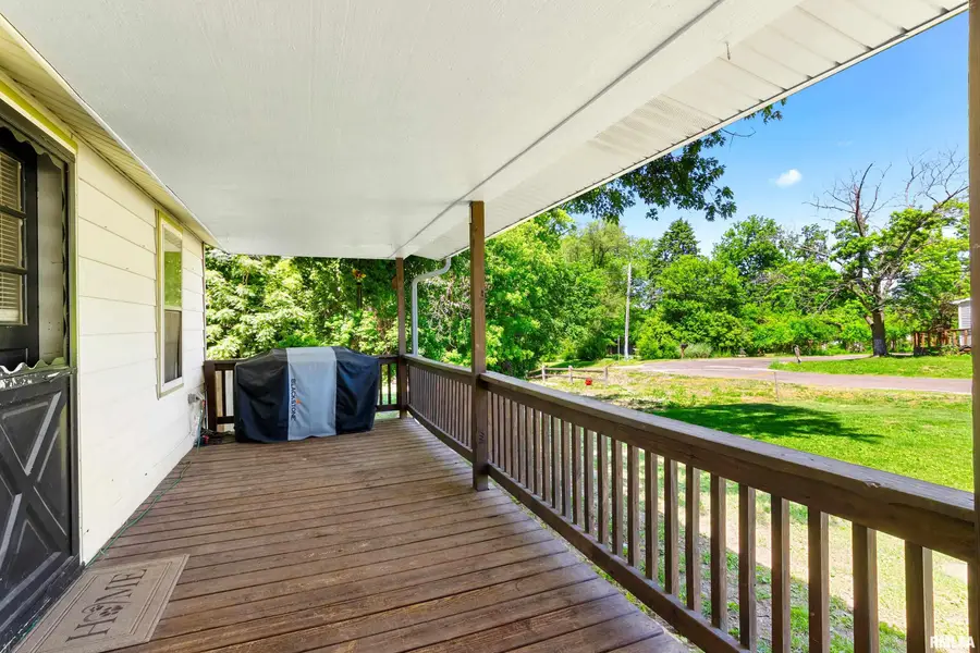 328 E High Street, Creve Coeur, IL 61610 - #3