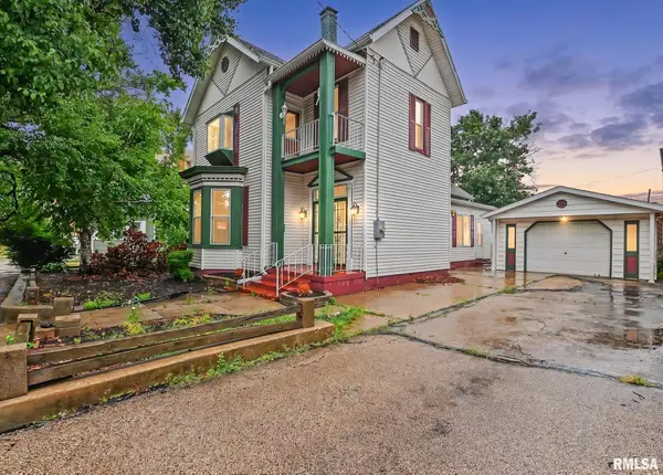 304 Buena Vista Avenue, Pekin, IL 61554