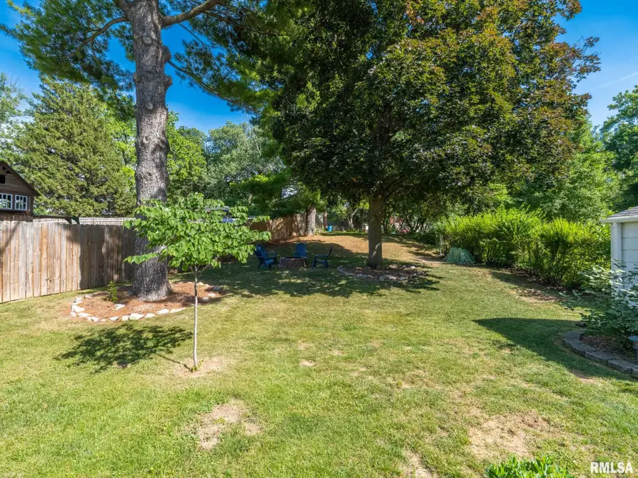 2206 Glendale Avenue, Pekin, IL 61554 - #2