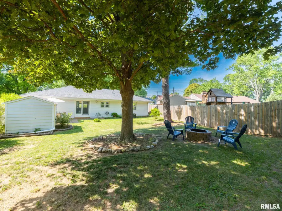 2206 Glendale Avenue, Pekin, IL 61554 - #3