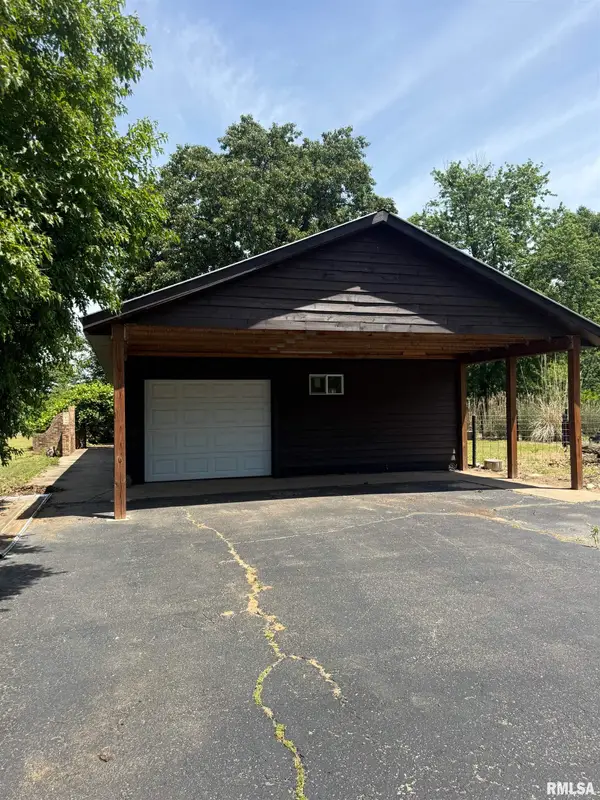 1110 County Road 960 North, Bath, IL 62617