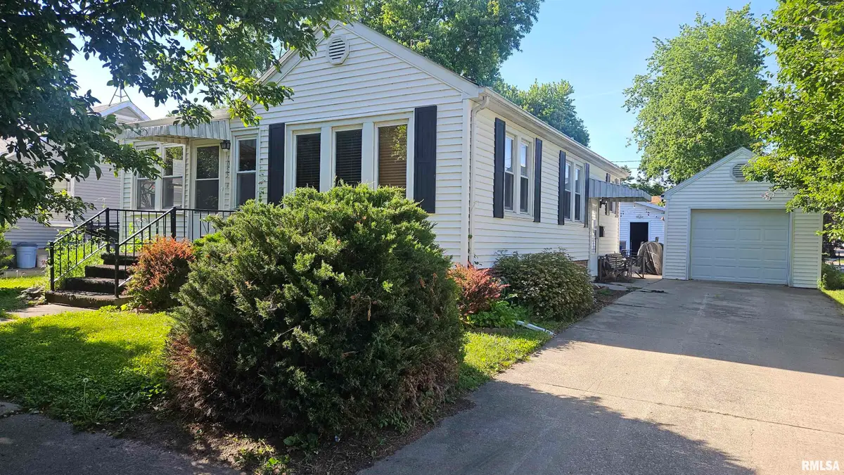 1055 E Elm Street, Canton, IL 61520 - #1