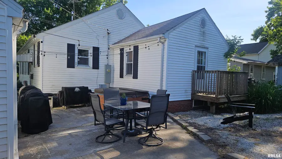 1055 E Elm Street, Canton, IL 61520 - #3