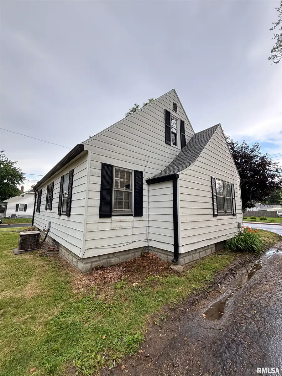 601 W Garfield Avenue, Bartonville, IL 61607 - #2
