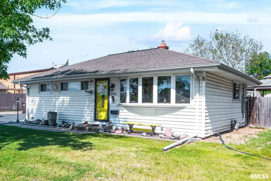 2928 N Sterling Avenue, Peoria, IL 61604 - #2