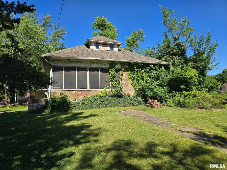 815 S Division Street, Carterville, IL 62918 - #2