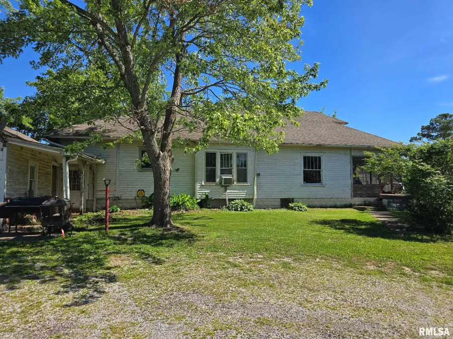 815 S Division Street, Carterville, IL 62918 - #3
