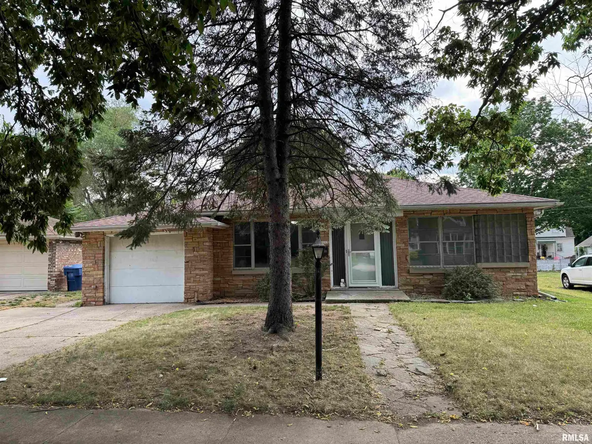 1115 S 9th Street, Pekin, IL 61554 - #1