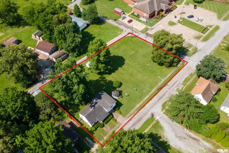 909 Grant Street, Eldorado, IL 62930 - #3
