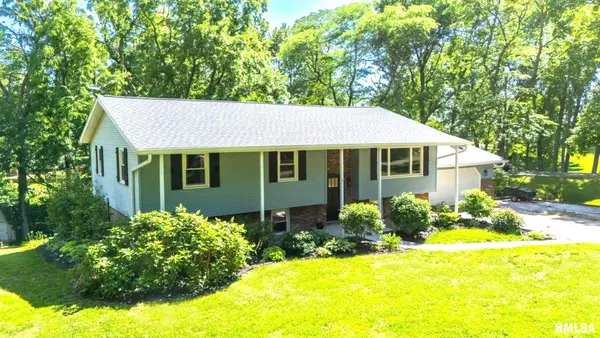 3805 Garden Court, Pekin, IL 61554