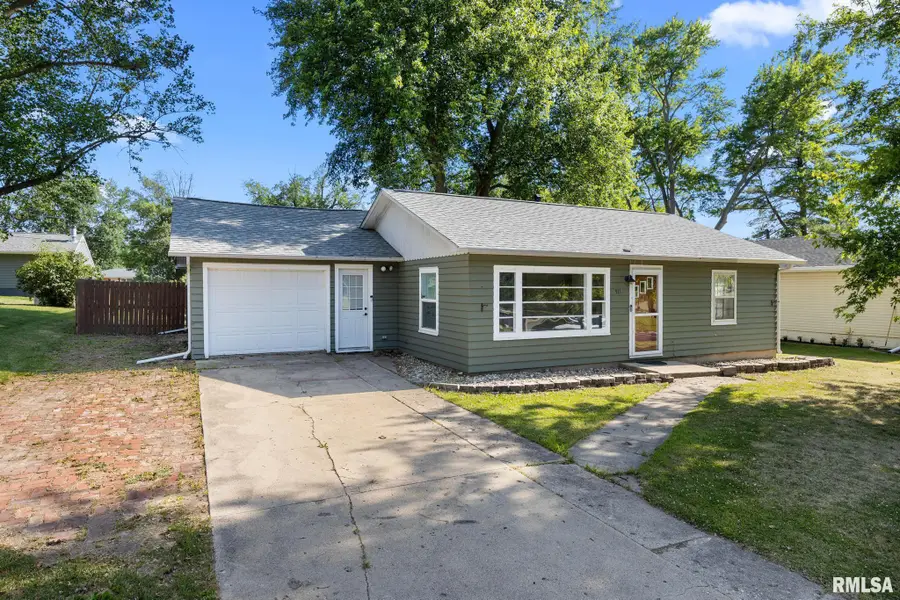 511 W Smith Street, Roanoke, IL 61561 - #2