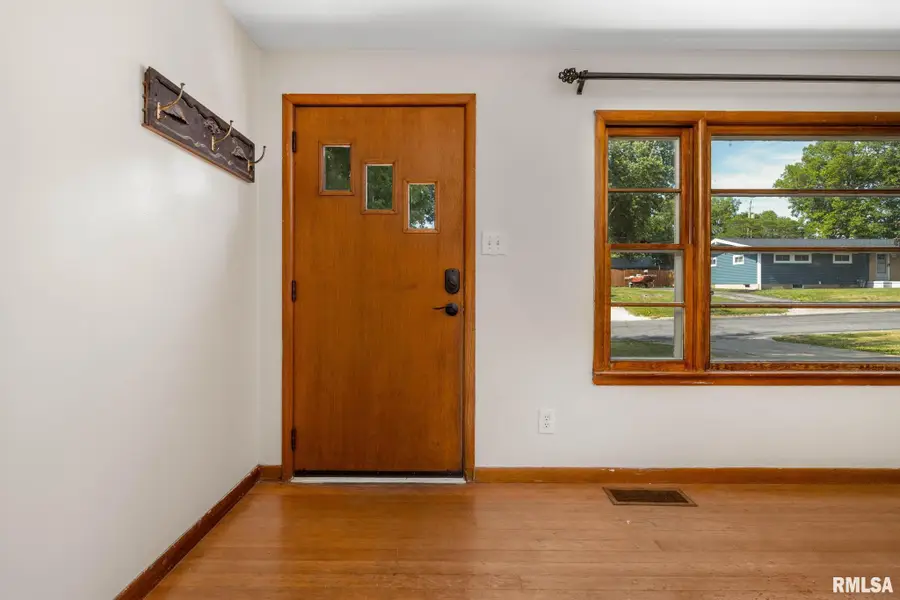 511 W Smith Street, Roanoke, IL 61561 - #3