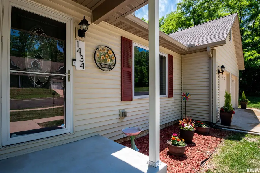 1434 W Tiffany Drive, Peoria, IL 61614 - #2