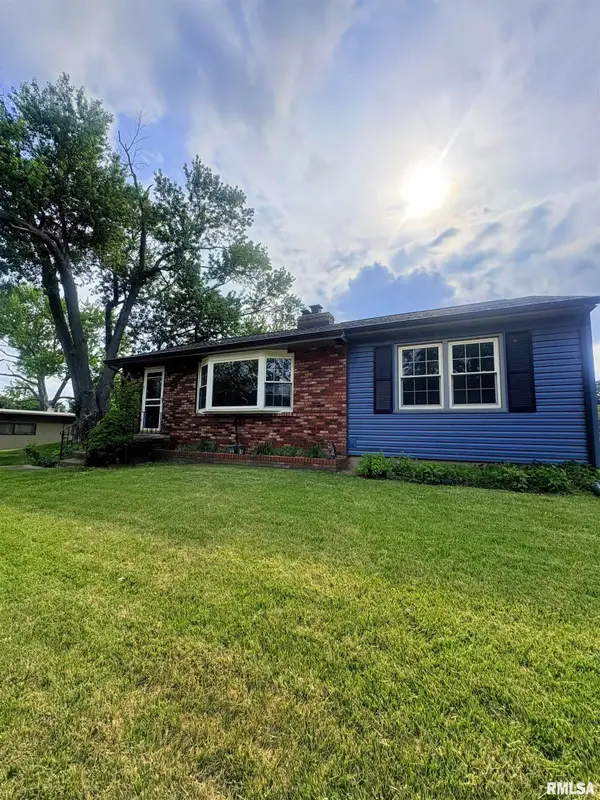 4211 N Brookmont Road, Peoria, IL 61614
