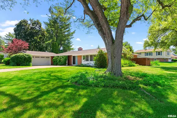 1320 W Holly Hedges Drive, Peoria, IL 61614