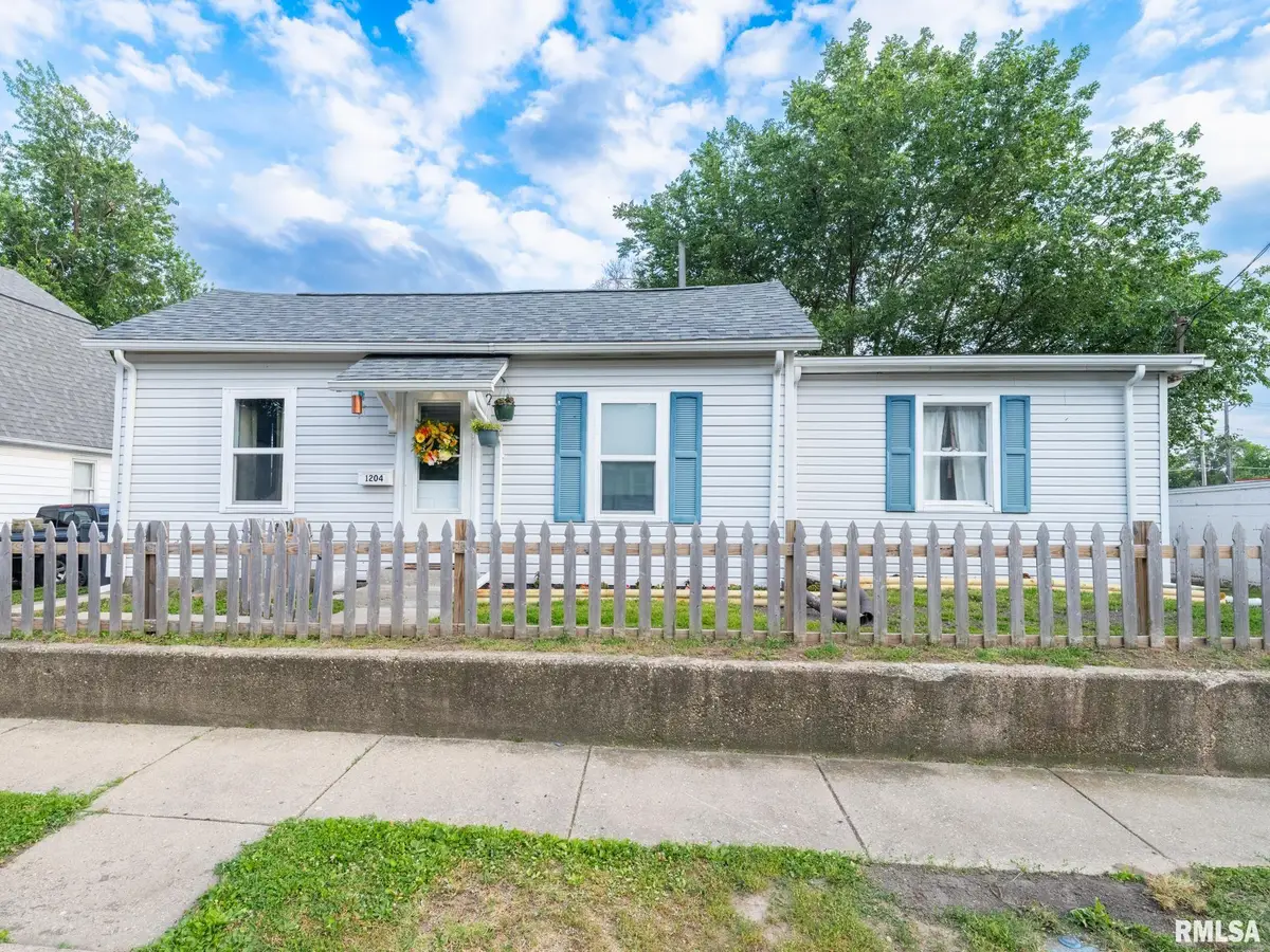 1204 Ann Eliza Street, Pekin, IL 61554 - #1
