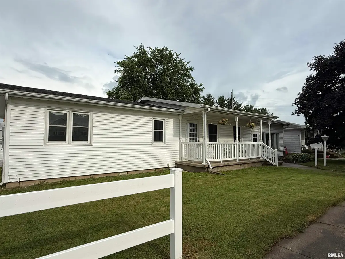 611 S Maple Street, Lewistown, IL 61542 - #1
