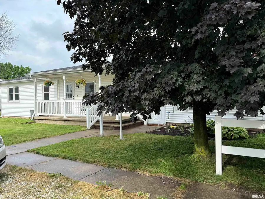611 S Maple Street, Lewistown, IL 61542 - #3