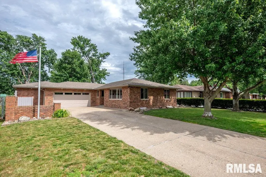 1412 N 4th Street, Pekin, IL 61554 - #1