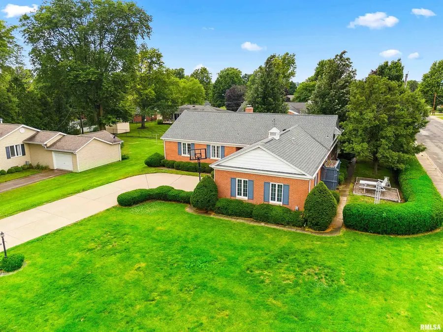 601 S West Street, Tremont, IL 61568 - #2
