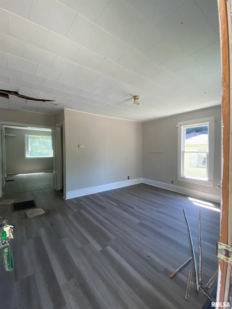 330 W Birch Street, Canton, IL 61520 - #2