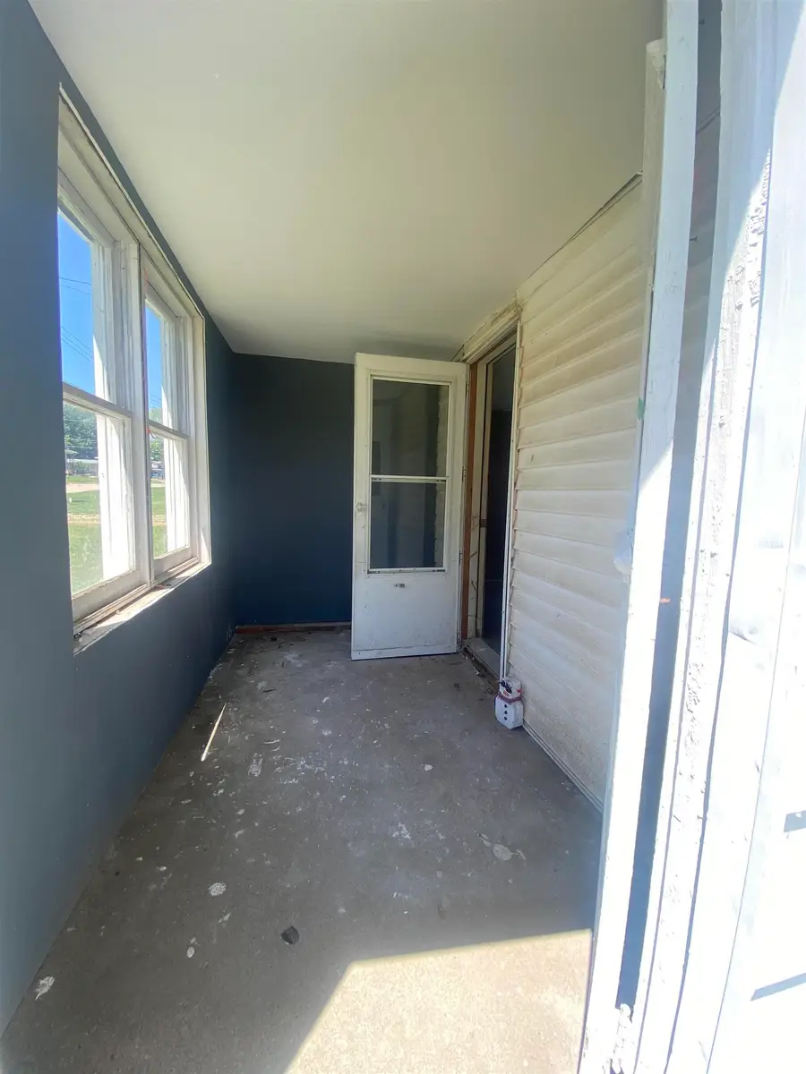 811 N 10th Avenue, Canton, IL 61520 - #2