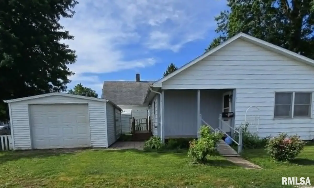 906 S 6th Avenue, Canton, IL 61520 - #1