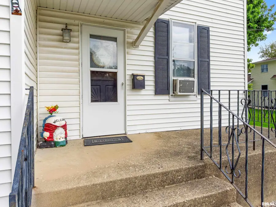 211 W Pershing Street, Morton, IL 61550 - #3