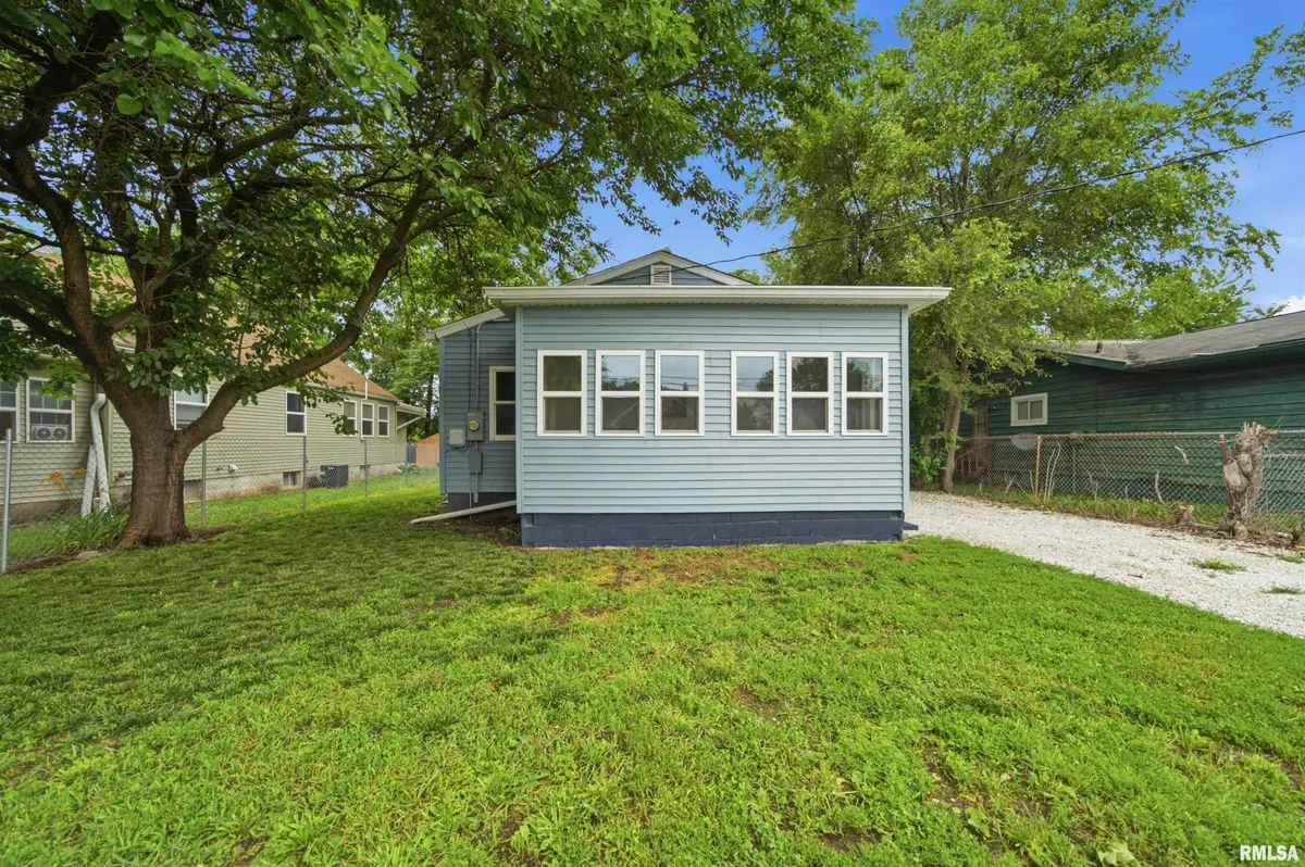 3203 W Augustana Avenue, Peoria, IL 61605 - #1