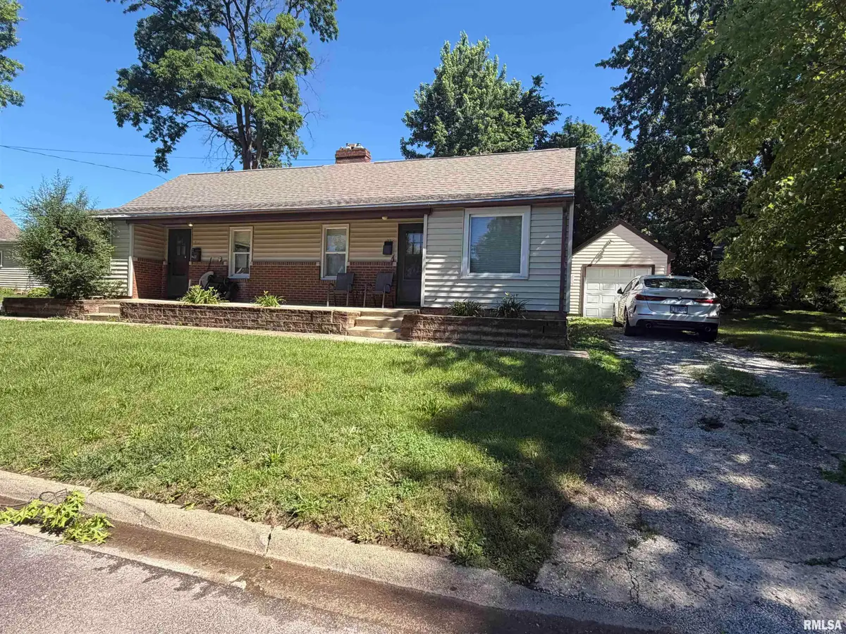 209/211 Madison, Washington, IL 61571 - #1